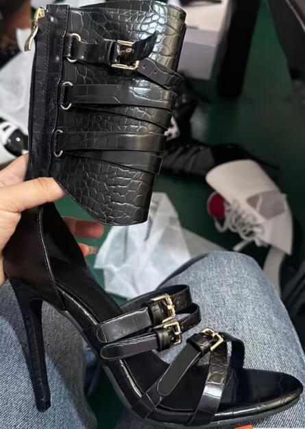Seksowne czarne skórzane sanda – Sandal Strappy Heeled recenzja i cena